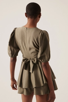 Ένα μοντέλο χονδρικής πώλησης ρούχων φοράει 44033 - Dress - Mink, τούρκικο Φόρεμα χονδρικής πώλησης από Cream Rouge