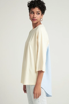 Un model de îmbrăcăminte angro poartă 48129 - T-shirt - Cream, turcesc angro Tricou de Cream Rouge