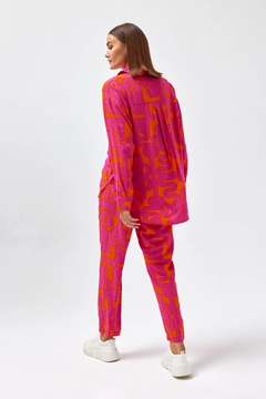 A wholesale clothing model wears 43884 - Team - Orange, Turkish wholesale Suit of Cream Rouge