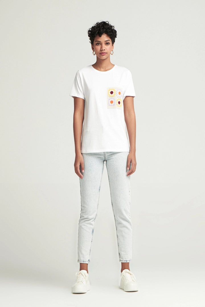 A wholesale clothing model wears 43911 - T-shirt - White, Turkish wholesale Tshirt of Cream Rouge