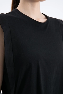 A wholesale clothing model wears CRO10052 - T-Shirt - Black, Turkish wholesale Tshirt of Cream Rouge