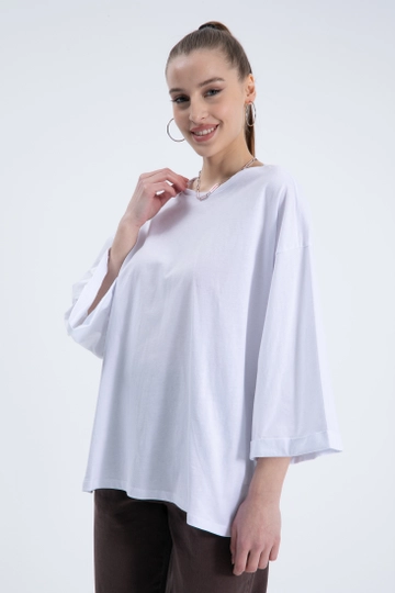 A wholesale clothing model wears  T-shirt - White
, Turkish wholesale Tshirt of Cream Rouge