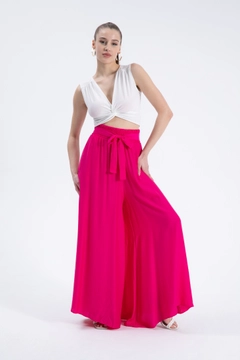 Una modelo de ropa al por mayor lleva CRO10079 - Trousers - Fuchsia, Pantalón turco al por mayor de Cream Rouge