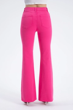 Ein Bekleidungsmodell aus dem Großhandel trägt CRO10088 - Jeans - Fuchsia, türkischer Großhandel Jeans von Cream Rouge