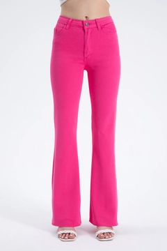 Ένα μοντέλο χονδρικής πώλησης ρούχων φοράει CRO10088 - Jeans - Fuchsia, τούρκικο Τζιν χονδρικής πώλησης από Cream Rouge
