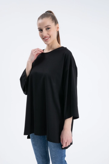 A wholesale clothing model wears  T-Shirt - Black
, Turkish wholesale Tshirt of Cream Rouge