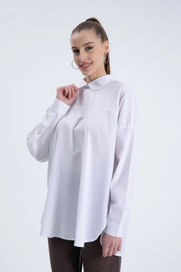 Een kledingmodel uit de groothandel draagt  Overhemd - Wit
, Turkse groothandel Shirt van Cream Rouge