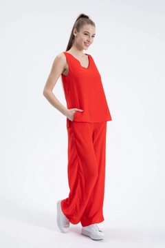 A wholesale clothing model wears CRO10005 - Suit - Coral Color, Turkish wholesale Suit of Cream Rouge