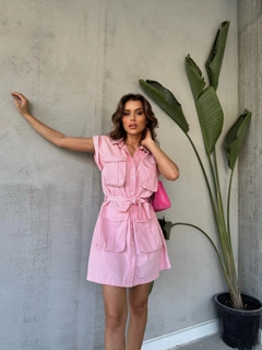 Bir model, Cream Rouge toptan giyim markasının CRO10221 - Dress - Pink toptan Elbise ürününü sergiliyor.