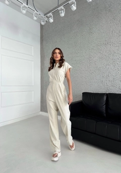 A wholesale clothing model wears CRO10382 - Front Zipper Jumpsuit - Stone Color, Turkish wholesale Jumpsuit of Cream Rouge