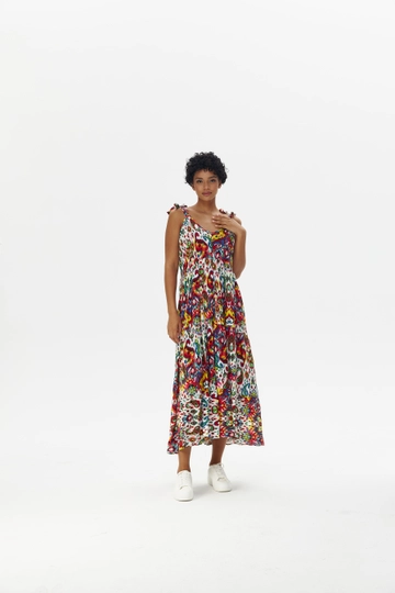 Ένα μοντέλο χονδρικής πώλησης ρούχων φοράει  Στράπλες Φόρεμα Με Στρώσεις - Πολύχρωμο
, τούρκικο Φόρεμα χονδρικής πώλησης από Cream Rouge