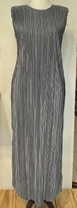 Bir model,  toptan giyim markasının cro10541-dress-gray toptan  ürününü sergiliyor.