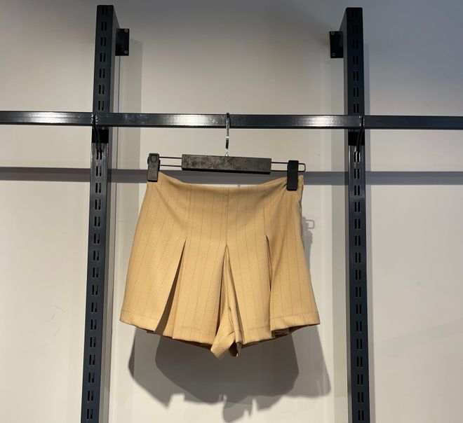 Cream Rouge Front Pleated Shorts Camel Wholesale Clothing 0