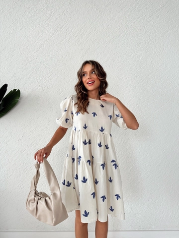 Een kledingmodel uit de groothandel draagt  Korte jurk met laagjes - Blauw
, Turkse groothandel Jurk van Cream Rouge