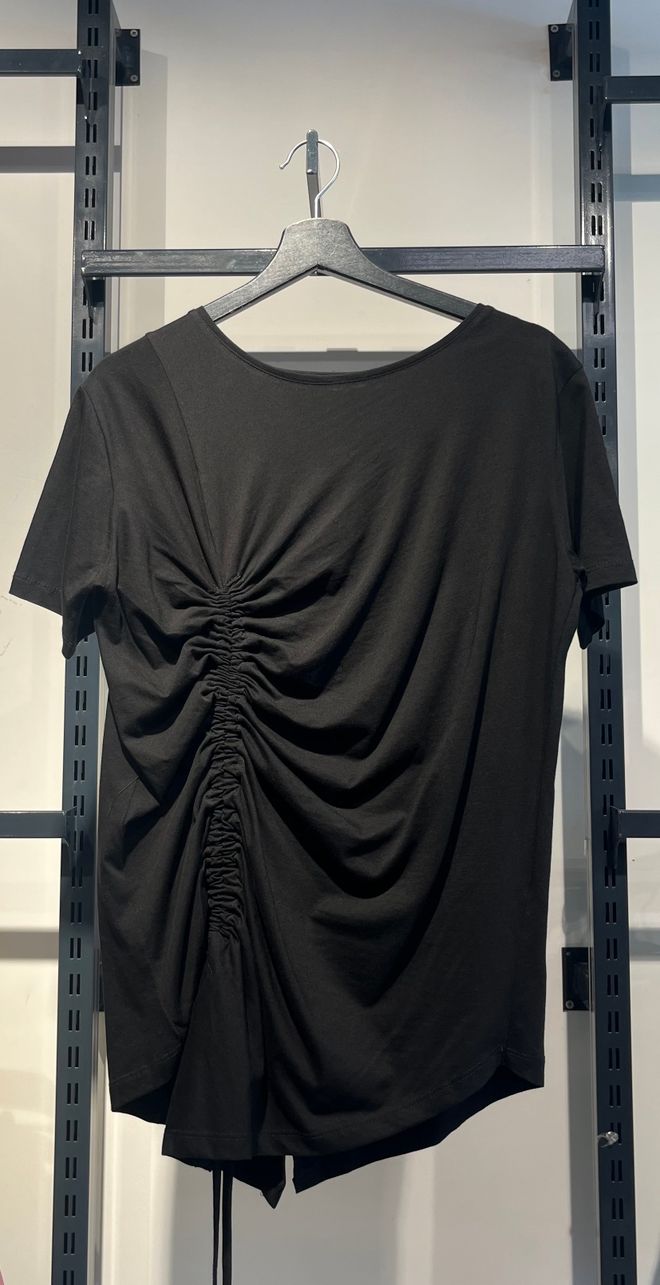 Cream Rouge Camiseta Plisada Delantera Negro Ropa al por mayor Casual
