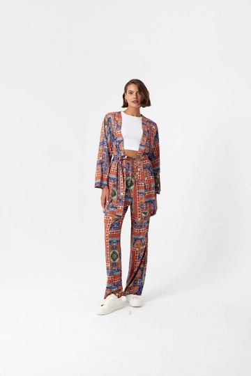 Een kledingmodel uit de groothandel draagt  Kimonoset - Gemengde kleuren
, Turkse groothandel Pak van Cream Rouge