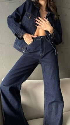 Una modella di abbigliamento all'ingrosso indossa cro11515-palazzo-jeans-navy-blue, vendita all'ingrosso turca di Jeans di Cream Rouge