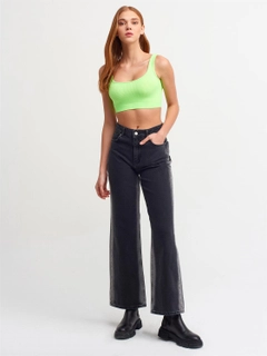 A wholesale clothing model wears 3866 - Green Crop Top, Turkish wholesale Crop Top of Dilvin