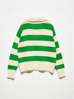 A wholesale clothing model wears 11098 - Sweater - Green, Turkish wholesale Sweater of Dilvin