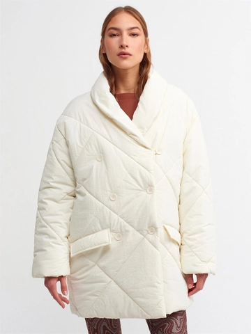 Модель оптовой продажи одежды носит  Пальто - Экрю
, турецкий оптовый товар Пальто от Ilia.