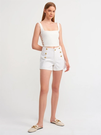 A model wears 16491 - Shorts - White, wholesale Shorts of Dilvin to display at Lonca