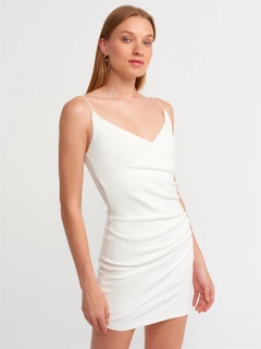 Ένα μοντέλο χονδρικής πώλησης ρούχων φοράει 16549 - Dress - Ecru, τούρκικο Φόρεμα χονδρικής πώλησης από Dilvin