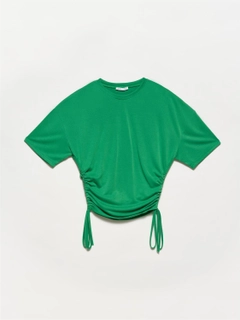 Модель оптовой продажи одежды носит 17396 - Tshirt - Green, турецкий оптовый товар Футболка от Dilvin.