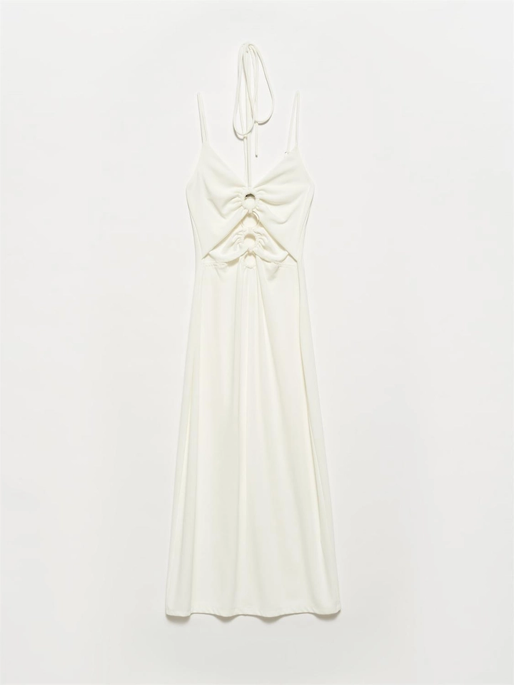 Bir model, Dilvin toptan giyim markasının 17398 - Dress - Ecru toptan Elbise ürününü sergiliyor.