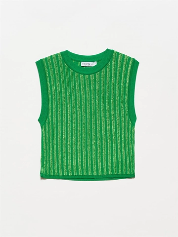 Bir model, Ilia toptan giyim markasının  Süveter - Yeşil
 toptan Kazak ürününü sergiliyor.