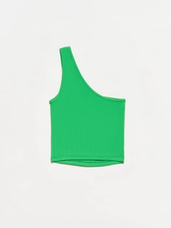 Bir model, Dilvin toptan giyim markasının 32718 - Crop Top - Green toptan Crop Top ürününü sergiliyor.