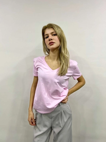 A wholesale clothing model wears  T-Shirt - Pink
, Turkish wholesale Tshirt of Ilia