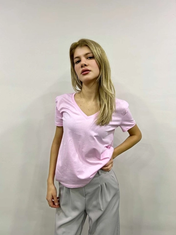 Um modelo de roupas no atacado usa  Camiseta - Rosa
, atacado turco Camiseta de Ilia