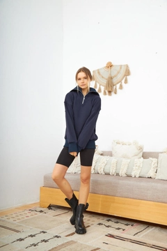 Een kledingmodel uit de groothandel draagt 2591 - Swol Soft Neck Half Zip Pullover Sweatshirt - Dark Navy, Turkse groothandel Sweatshirt van Evable