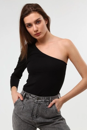 A model wears 2599 - Heght One-Sleeve Wrinkle-Free Fabric Women's Blouse- Black, wholesale Blouse of Evable to display at Lonca