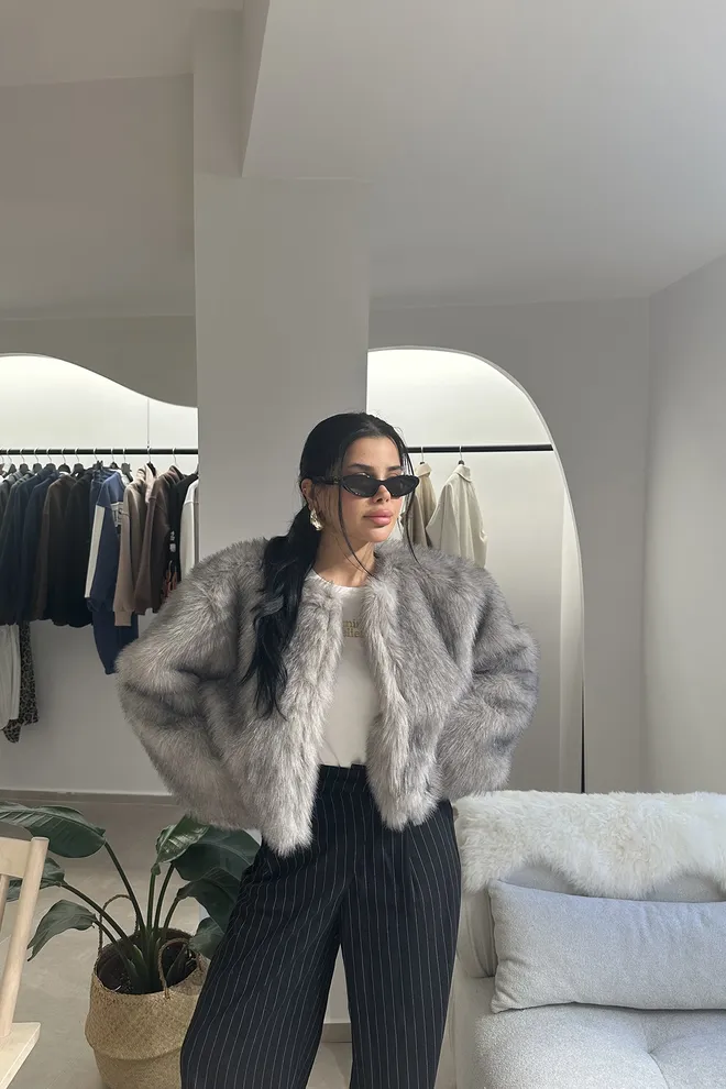 EYYO ATELIER Pelliccia corta grigia Abbigliamento all'ingrosso Elegante