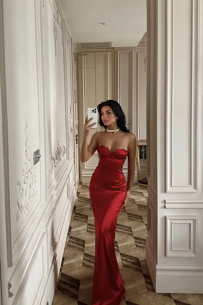 EYYO ATELIER Abito Lungo Senza Spalline Red Galian Abbigliamento all'ingrosso Elegante