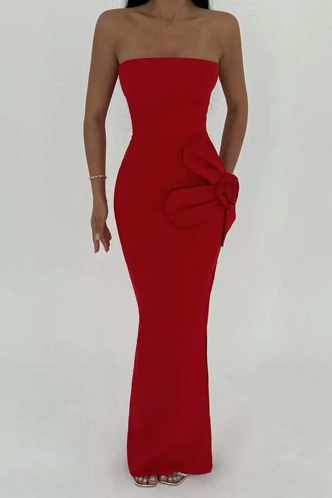 EYYO ATELIER Rotes Trägerloses Kleid Mit Rosendetail Großhandelskleidung 1