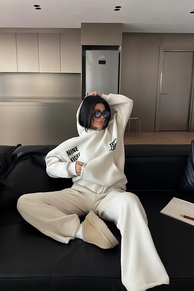EYYO ATELIER Μπεζ Αθλητική Φόρμα Με Oversized Fit Και Τσέπη Καγκουρό Χονδρικό εμπόριο ενδυμάτων Απλό