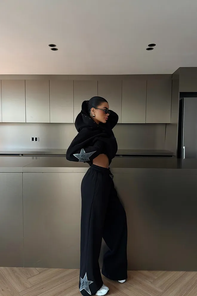 EYYO ATELIER Μαύρη Αθλητική Φόρμα Oversized Με Τσέπη Καγκουρό Χονδρικό εμπόριο ενδυμάτων Casual