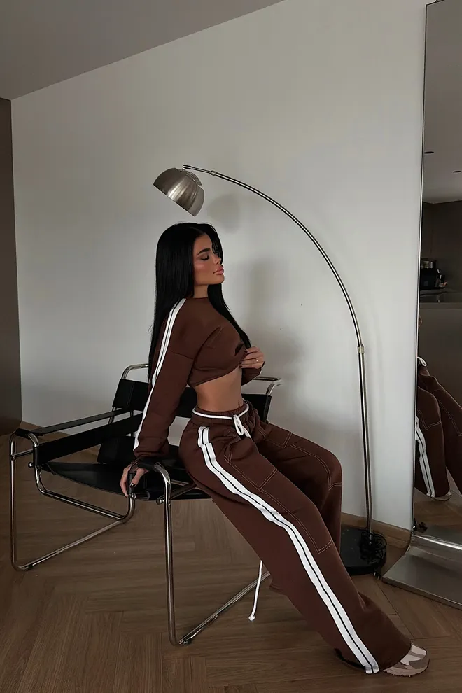 EYYO ATELIER مجموعة رياضية بني بتصميم مخطط ومجرد ملابس بالجملة 1