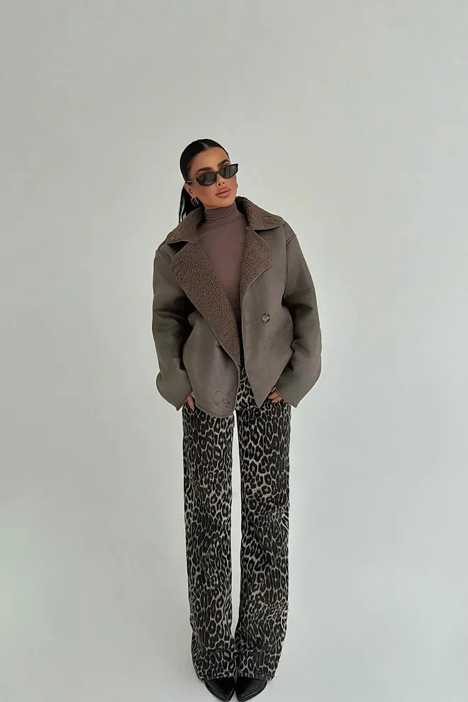 EYYO ATELIER Rjav Blazer Z Dvojnim Zapenjanjem Jakna Oblačila na debelo Ležerno