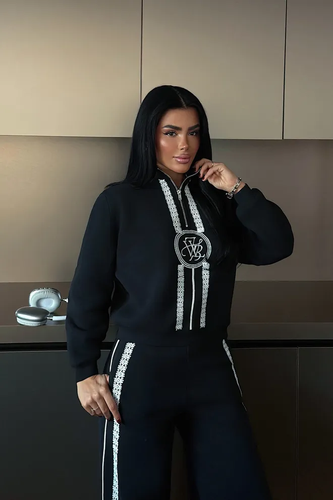 EYYO ATELIER Μαύρη Αθλητική Φόρμα Με Ψηλό Λαιμό Και Πλατύ Palazzo Παντελόνι Χονδρικό εμπόριο ενδυμάτων Σαλόνι