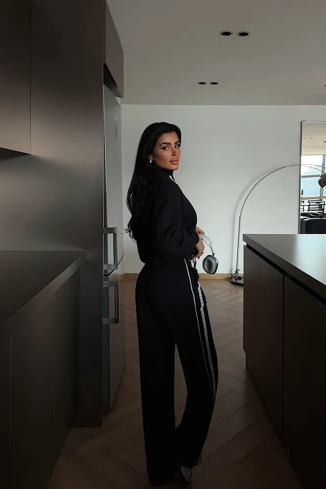 EYYO ATELIER Μαύρη Αθλητική Φόρμα Με Ψηλό Λαιμό Και Πλατύ Palazzo Παντελόνι Χονδρικό εμπόριο ενδυμάτων Άνοιξη