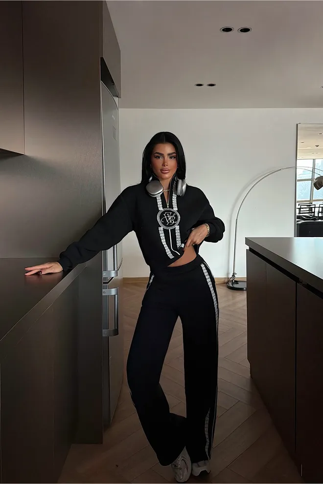 EYYO ATELIER Μαύρη Αθλητική Φόρμα Με Ψηλό Λαιμό Και Πλατύ Palazzo Παντελόνι Χονδρικό εμπόριο ενδυμάτων 1