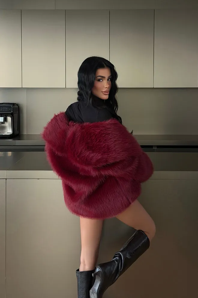 EYYO ATELIER السترة الفراء الأرجواني الداكن ذات المظهر البراق المقاس الكبير ملابس بالجملة الخريف