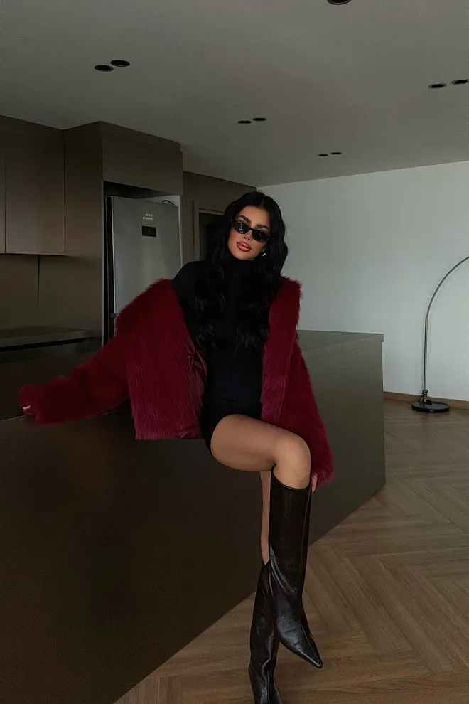 EYYO ATELIER السترة الفراء الأرجواني الداكن ذات المظهر البراق المقاس الكبير ملابس بالجملة عيد ميلاد