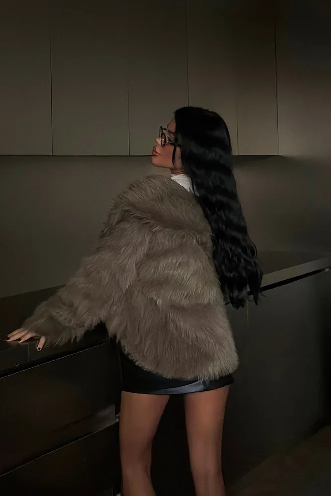 EYYO ATELIER السترة البنية الفرو بمقاس كبير وياقة مسننة ملابس بالجملة الخريف