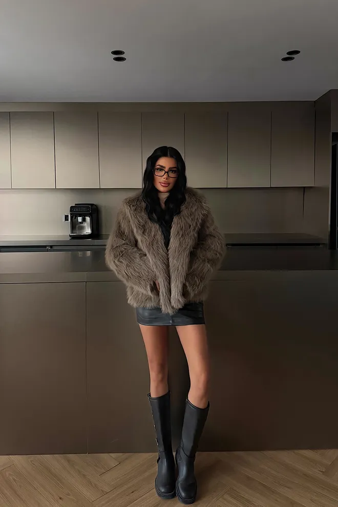 EYYO ATELIER السترة البنية الفرو بمقاس كبير وياقة مسننة ملابس بالجملة 1