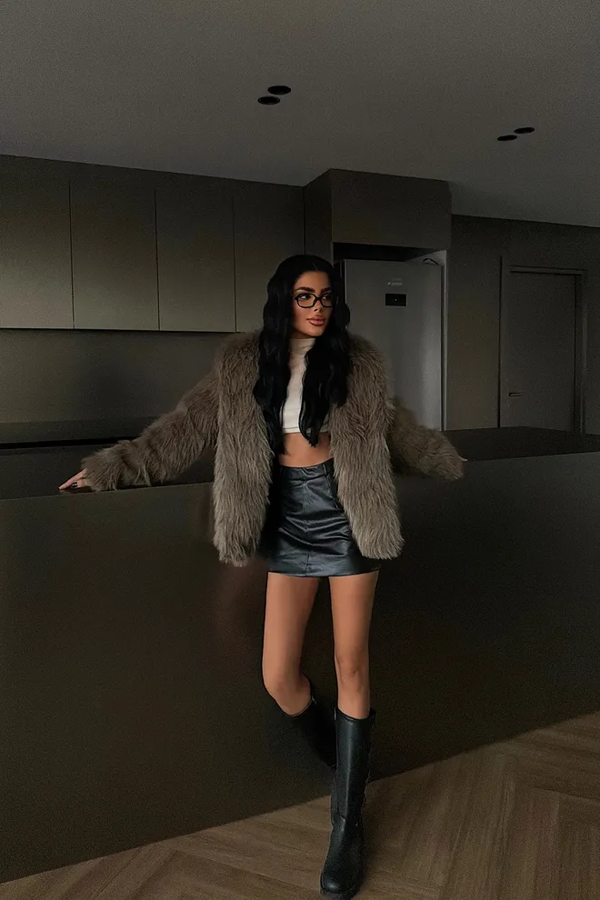 EYYO ATELIER السترة البنية الفرو بمقاس كبير وياقة مسننة ملابس بالجملة صالة