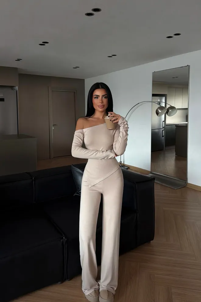 EYYO ATELIER Smėlio Elegantiškas Prigludęs Kostiumas Su Plačiomis Palazzo Kelnėmis Didmeninė prekyba drabužiais Čiuožėjos